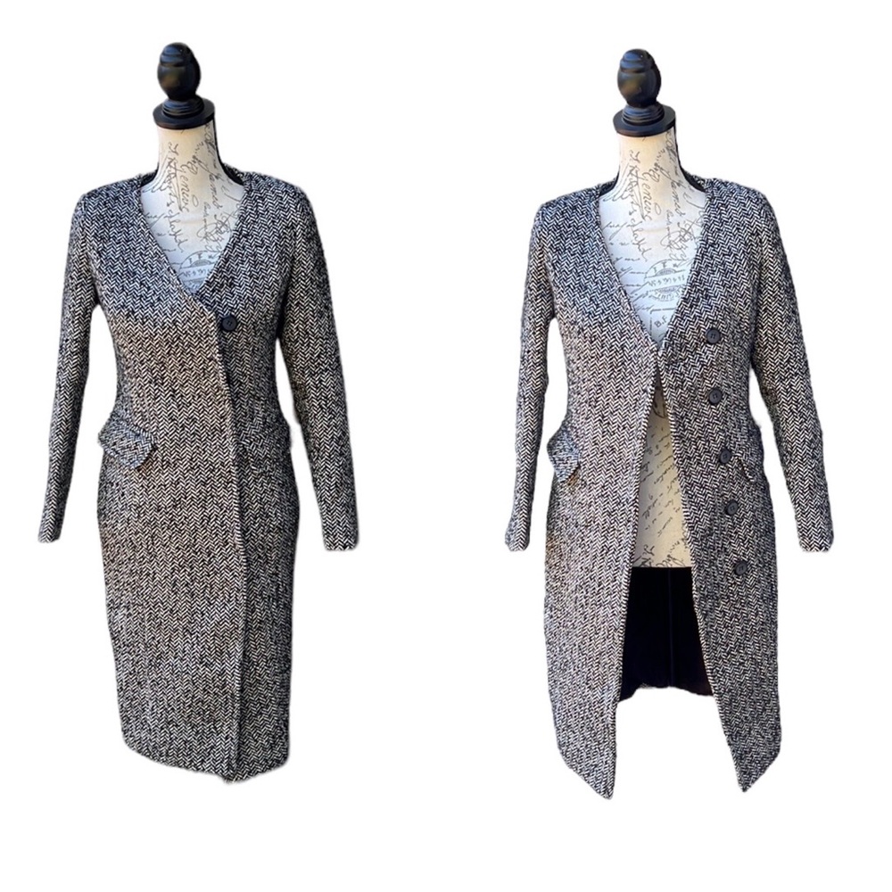 Han Queen herring bone pattern b&w long slim fit hidden button women coat size S